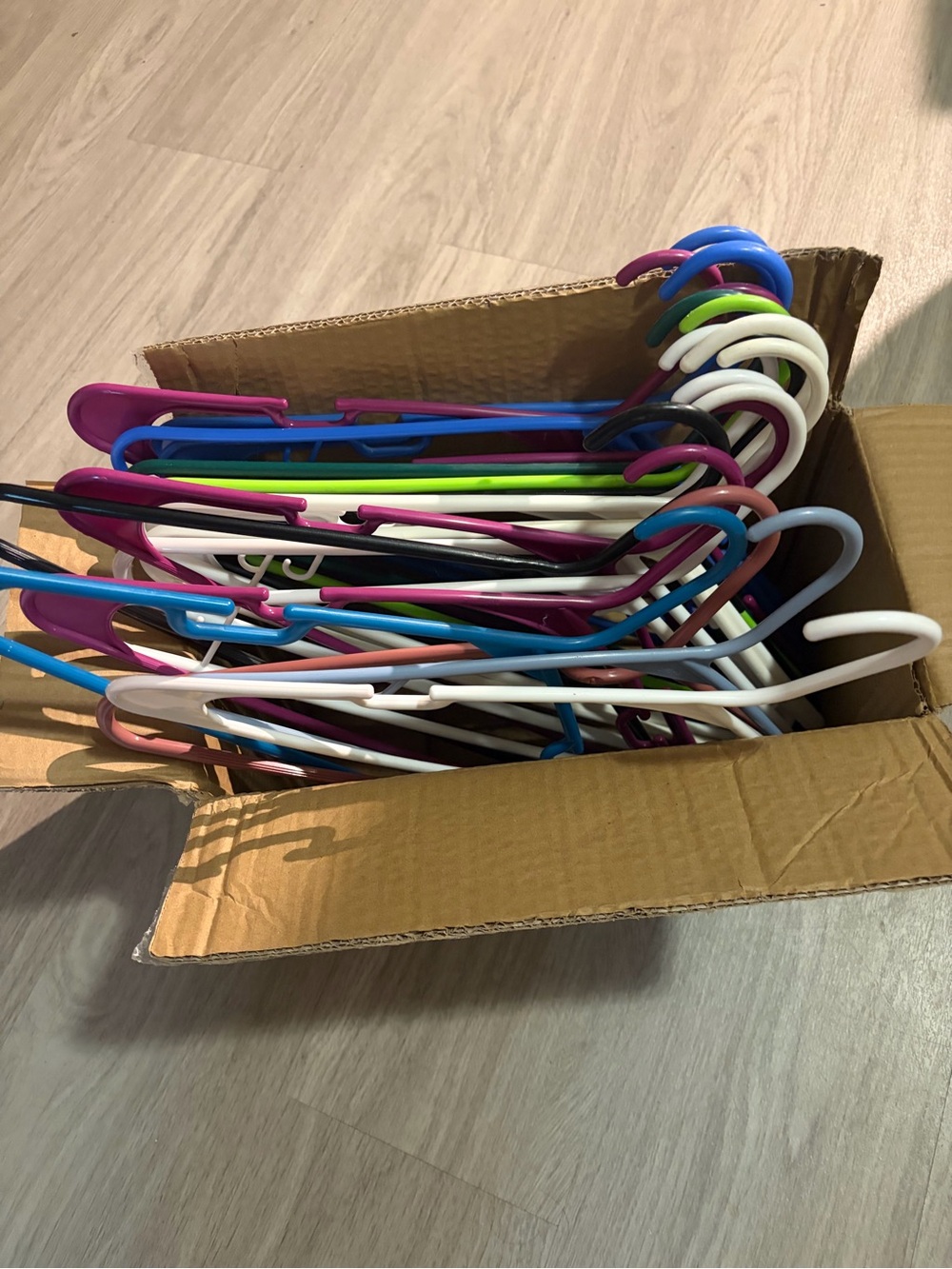 Multipack Plastic Clothes Hangers - Assorted Colors